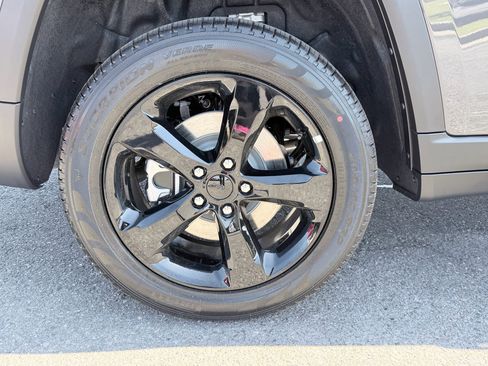 New 2026 Jeep Grand Cherokee L Limited RWD image 36