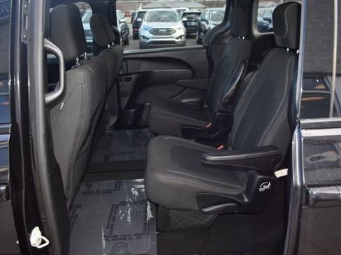 Used 2019 Chrysler Pacifica Touring Plus w/ S Appearance Package image 35