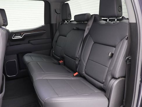 Used 2025 GMC Sierra 1500 SLT image 16