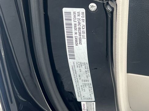 Used 2024 Chrysler Pacifica Touring-L FWD image 40