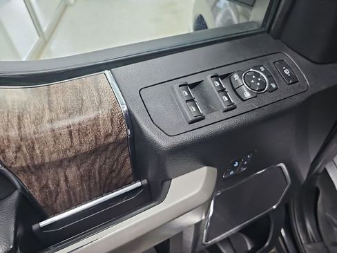 Used 2019 Ford F350 Lariat w/ Chrome Package image 11