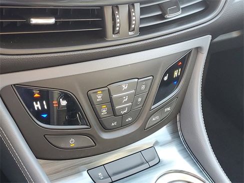 Used 2020 Buick Envision Essence image 17
