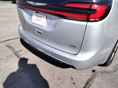 New 2026 Chrysler Pacifica Select AWD/4WD image 15