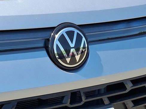 Used 2026 Volkswagen Tiguan SE FWD image 9