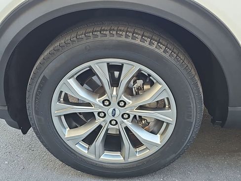 Used 2021 Ford Explorer XLT w/ Equipment Group 202A AWD/4WD image 12