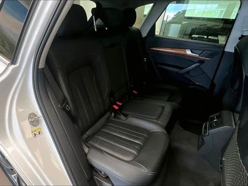 Used 2023 Audi Q5 2.0T Premium Plus w/ Premium Plus Package AWD/4WD image 19