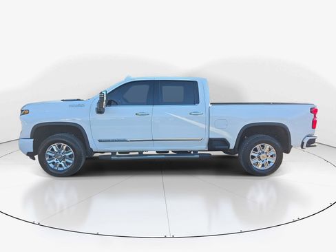 Used 2024 Chevrolet Silverado 2500 High Country w/ High Country Premium Package AWD/4WD image 5