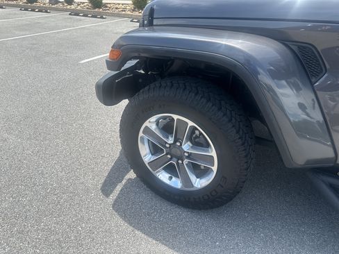 Used 2020 Jeep Wrangler Unlimited Sahara AWD/4WD image 12