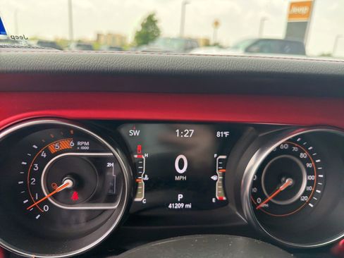 Used 2023 Jeep Gladiator Rubicon w/ LED Lighting Group AWD/4WD image 11