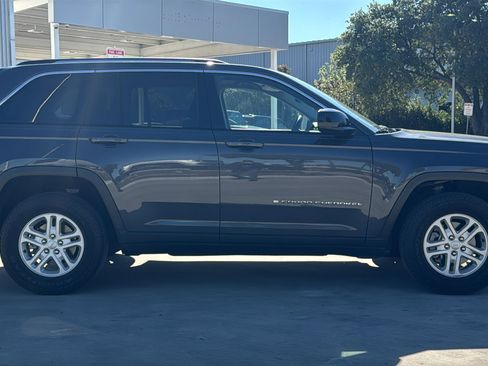 Used 2023 Jeep Grand Cherokee Laredo image 8