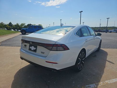 Used 2024 Honda Accord Touring image 4