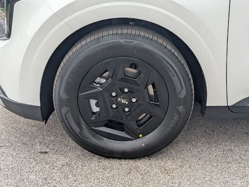New 2027 Kia Carnival LX FWD image 11