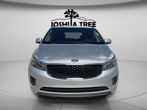 Used 2018 Kia Sedona L FWD image 2