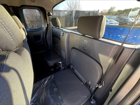 Used 2025 Nissan Frontier SV image 30
