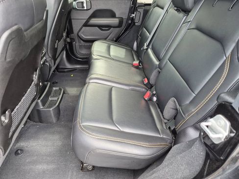 Used 2024 Jeep Wrangler Unlimited Sahara w/ Technology Group AWD/4WD image 23