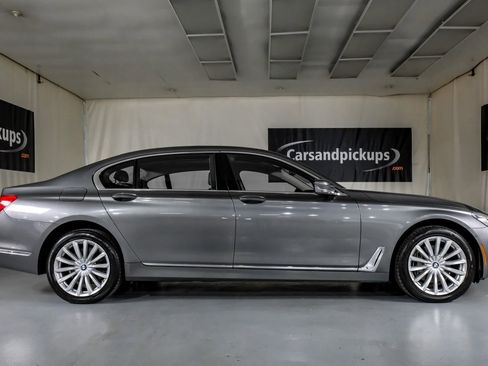 Used 2017 BMW 740i xDrive image 5