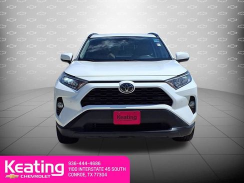 Used 2020 Toyota RAV4 XLE Premium FWD image 3