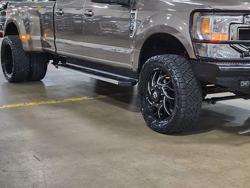 Used 2022 Ford F350 Lariat w/ Lariat Value Package AWD/4WD image 16