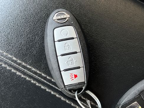 Used 2022 Nissan Pathfinder SV AWD/4WD image 27