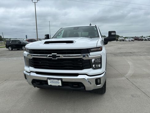 Used 2026 Chevrolet Silverado 3500 LT AWD/4WD image 7