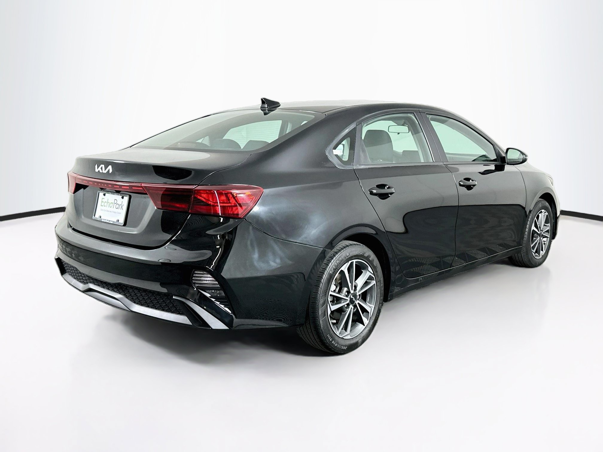 Used 2023 Kia Forte LXS w/ LXS Technology Package FWD image 9