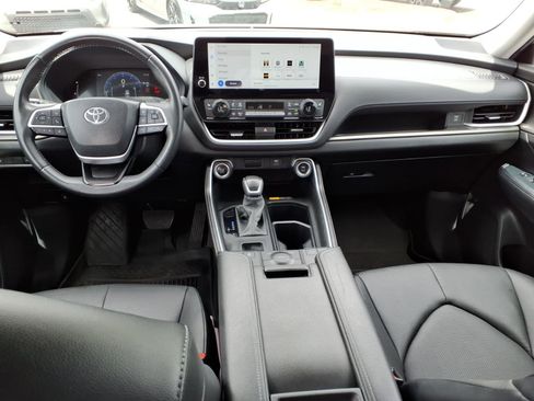 Used 2024 Toyota Grand Highlander XLE FWD image 19