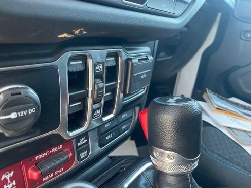 Used 2024 Jeep Wrangler Unlimited Rubicon 4xe AWD/4WD image 13