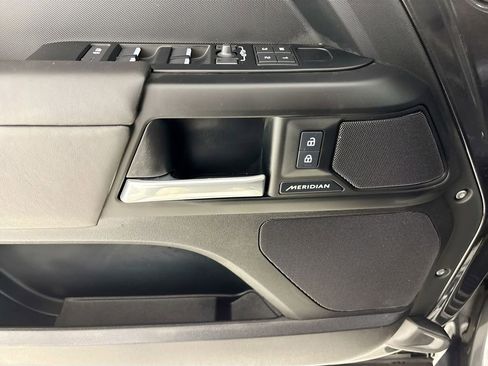 Used 2025 Land Rover Defender 110 S image 22