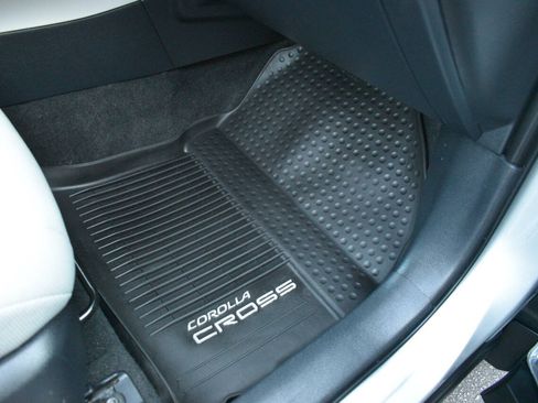 Used 2023 Toyota Corolla Cross L FWD image 20