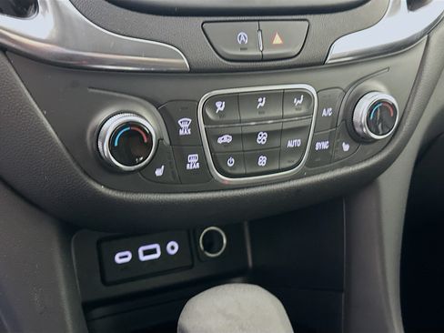 Used 2024 Chevrolet Equinox LT FWD image 23