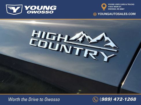 Used 2021 Chevrolet Suburban High Country w/ Premium Package 2 AWD/4WD image 39