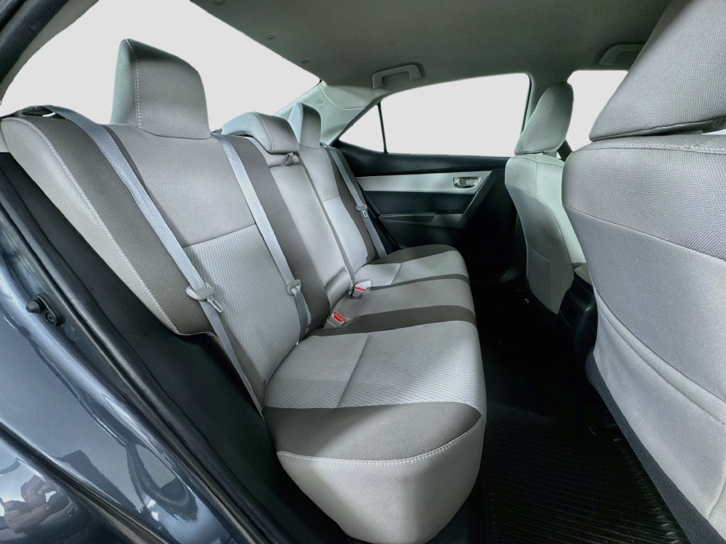 Used 2018 Toyota Corolla LE FWD image 29