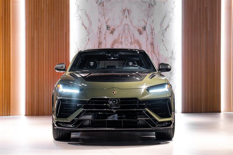 Used 2023 Lamborghini Urus Performante AWD/4WD image 2