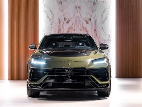 Used 2023 Lamborghini Urus Performante AWD/4WD image 2