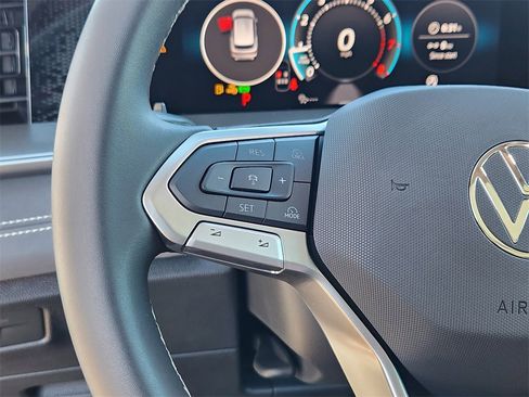 New 2026 Volkswagen Tiguan SE image 9