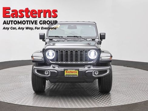 Used 2025 Jeep Wrangler Unlimited Sahara AWD/4WD image 2