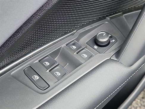 New 2025 Volkswagen Tiguan SE R-Line image 16