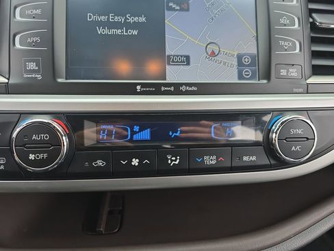 Certified 2019 Toyota Highlander Limited Platinum image 24