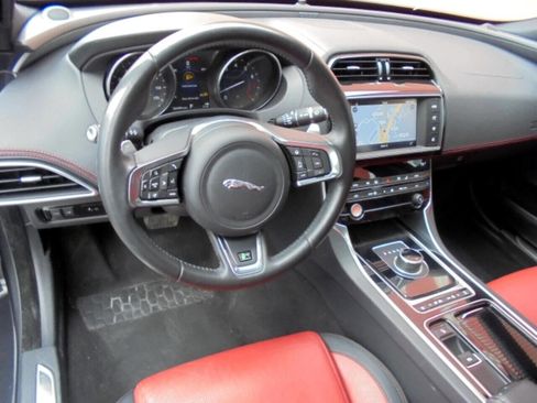 Used 2018 Jaguar XE R-Sport image 16