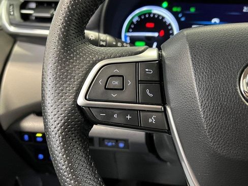 Used 2023 Toyota Sienna Limited image 44