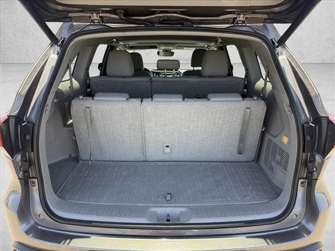 Used 2019 Toyota Highlander XLE FWD image 7