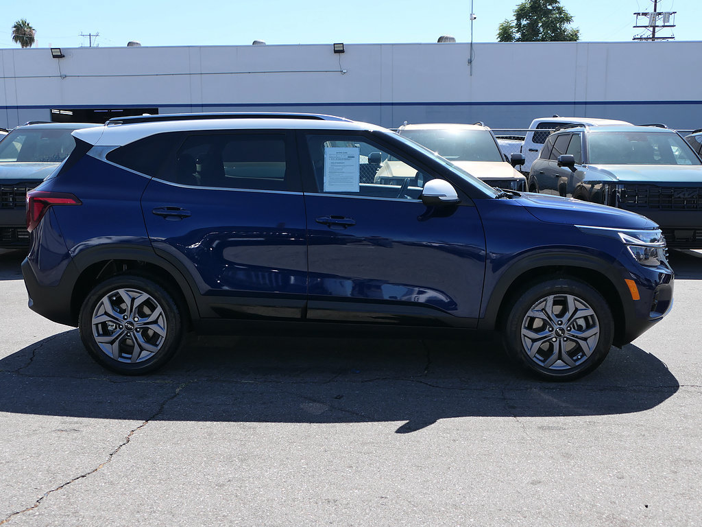 Used 2024 Kia Seltos S AWD/4WD image 2