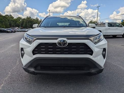 Used 2019 Toyota RAV4 XLE Premium FWD image 9