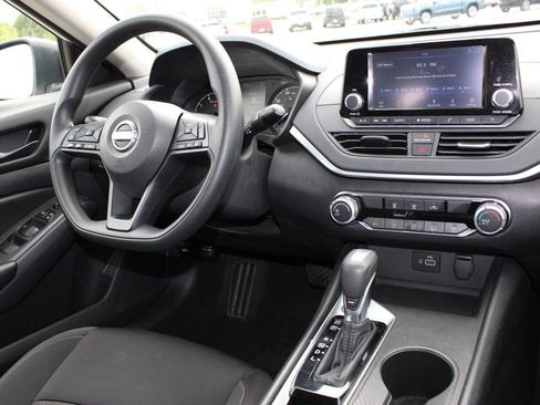 Used 2024 Nissan Altima 2.5 S FWD image 9