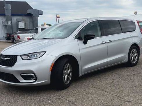 Used 2024 Chrysler Pacifica Limited FWD image 4