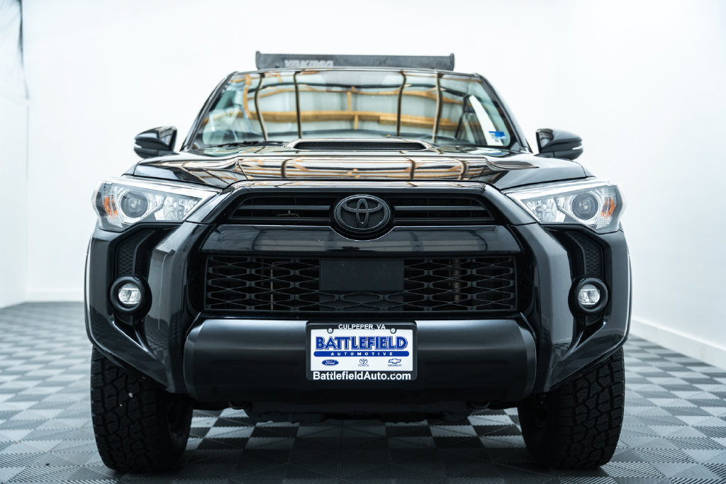 Used 2021 Toyota 4Runner Venture w/ Moonroof Package AWD/4WD image 2