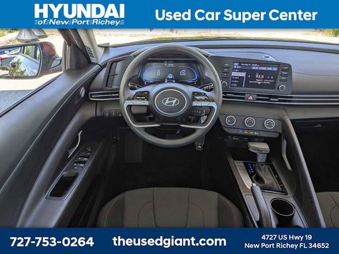 Used 2025 Hyundai Elantra SE FWD image 16