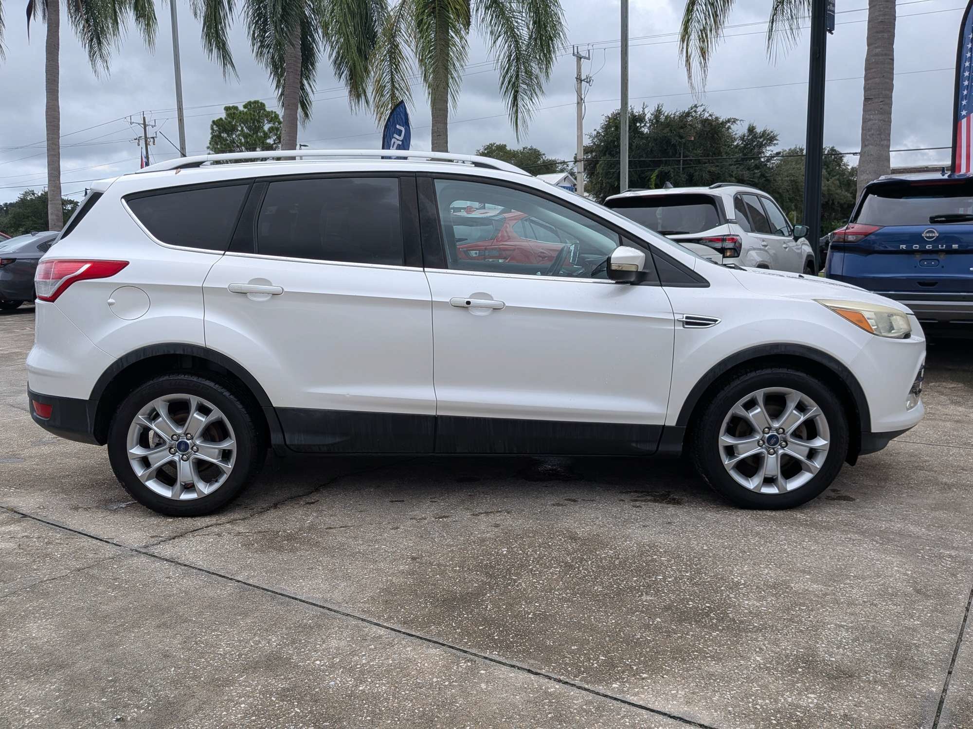 Used 2016 Ford Escape Titanium FWD image 2