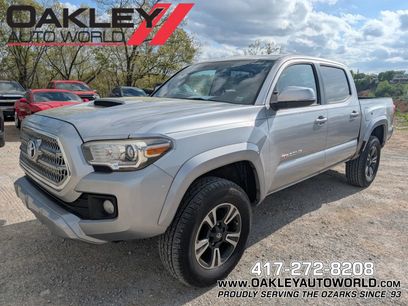 Used 2017 Toyota Tacoma TRD Sport w/ Tow Package (A/T)