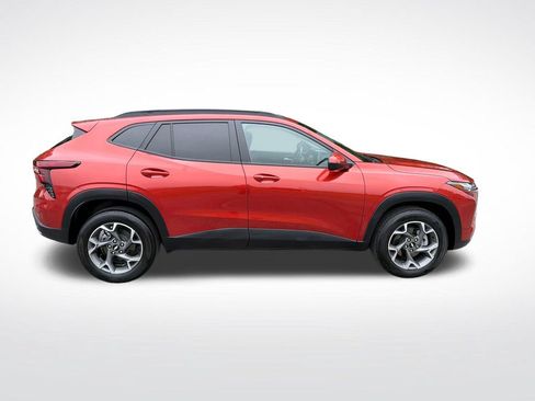 Used 2024 Chevrolet Trax LT w/ Driver Confidence Package FWD image 7